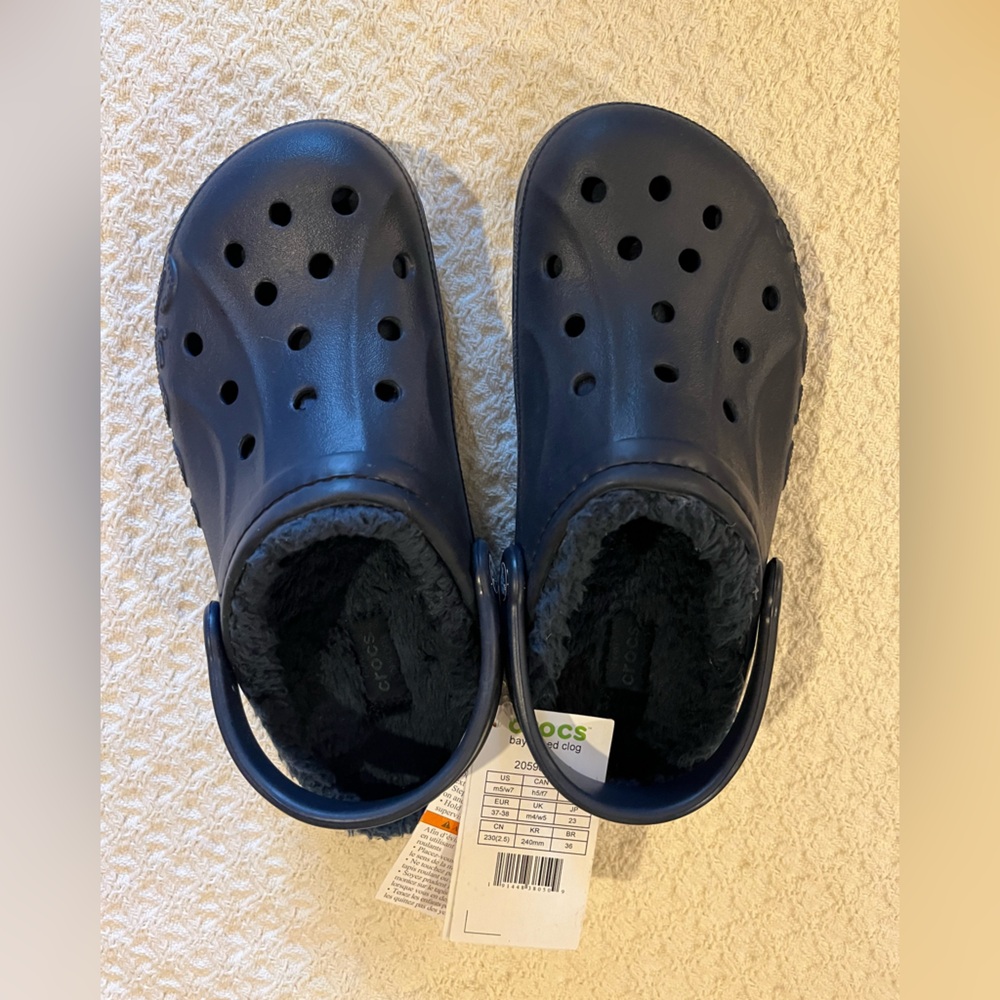 Warm Crocs, lined, navy blue. NWT. Size 7 women, or 5 men - Picture 2 of 9